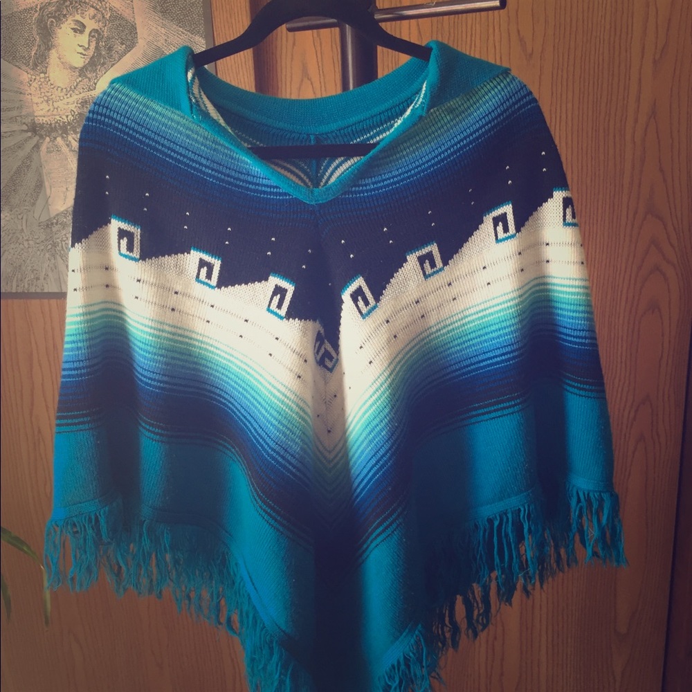 Aztec vintage poncho ☮️ closing closet !